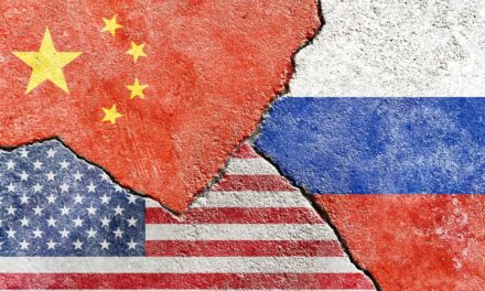Rússia e China estão alcançando os EUA em armamento espacial, revela relatório