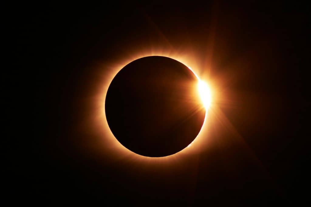Eclipse solar via Jongsun Lee/Unsplash