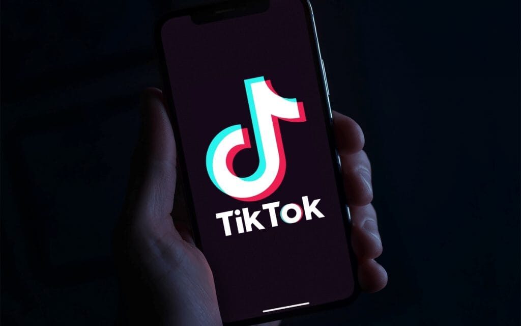 TikTok vai fiscalizar e punir conteúdos impróprios