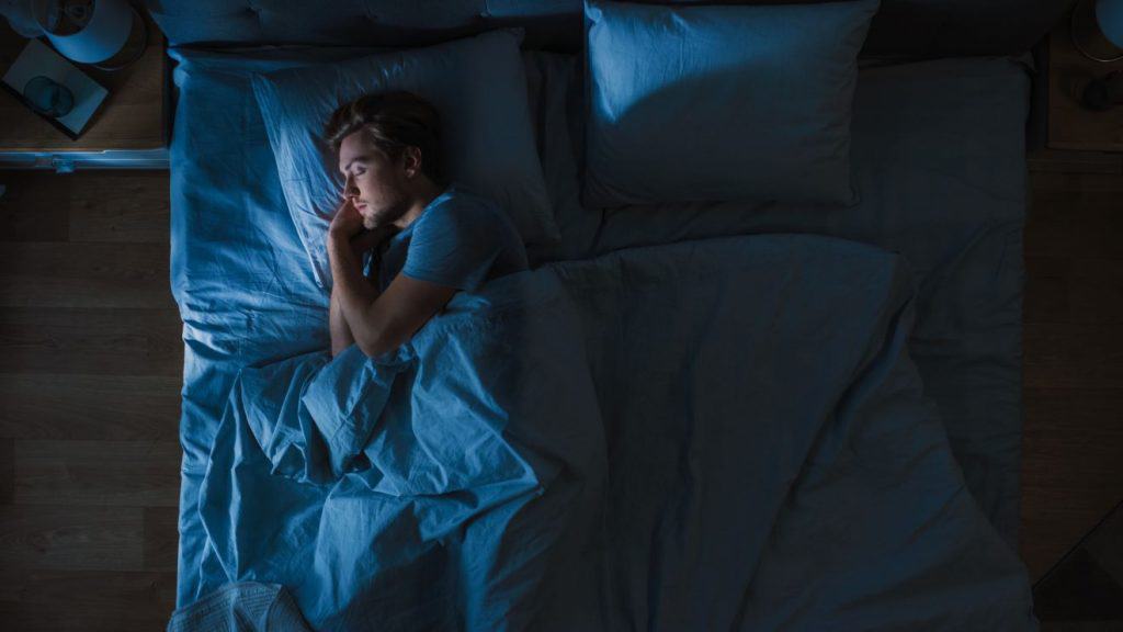 Dormir mais pode “limpar” o seu cérebro do que não é útil