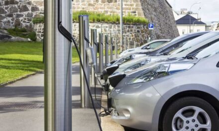 Carro elétricos são realmente mais seguros? Novo estudo responde