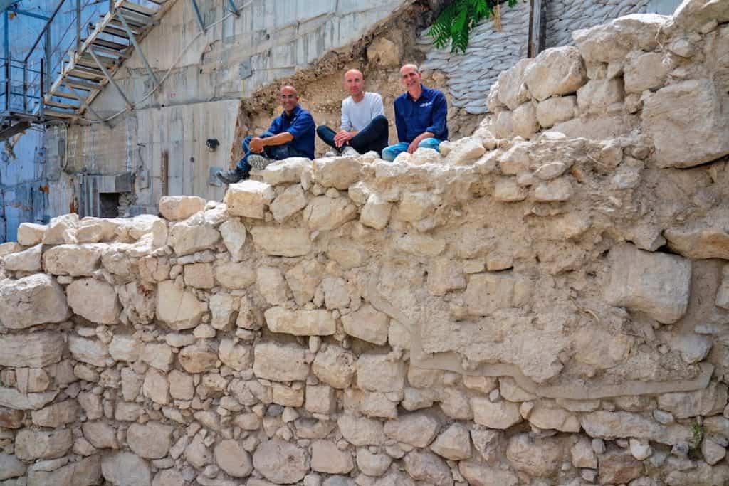 A investigação revelou que parte da muralha de Jerusalém foi construída antes do que se pensava (Crédito: Kobi Harati, Fundação Cidade de Davi)