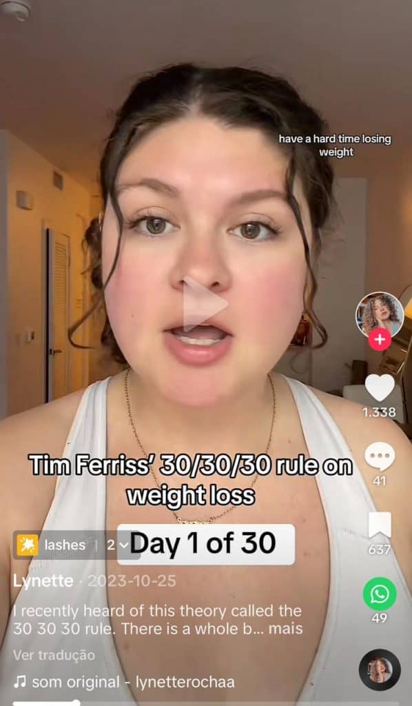 pessoa no TikTok fazendo o desafio do método 30 30 30