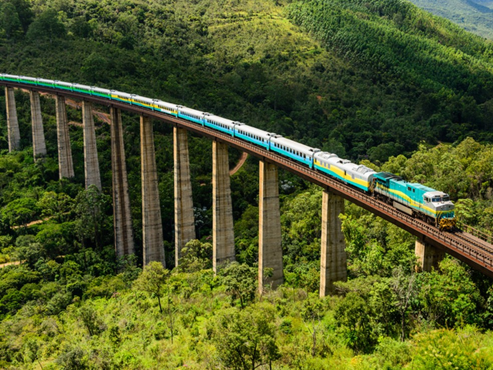 viajar de trem pode proporcionar paisagens únicas