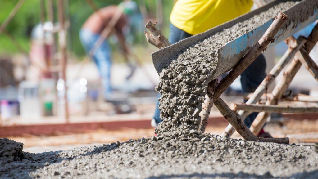 concreto misturado pronto no canteiro de obras