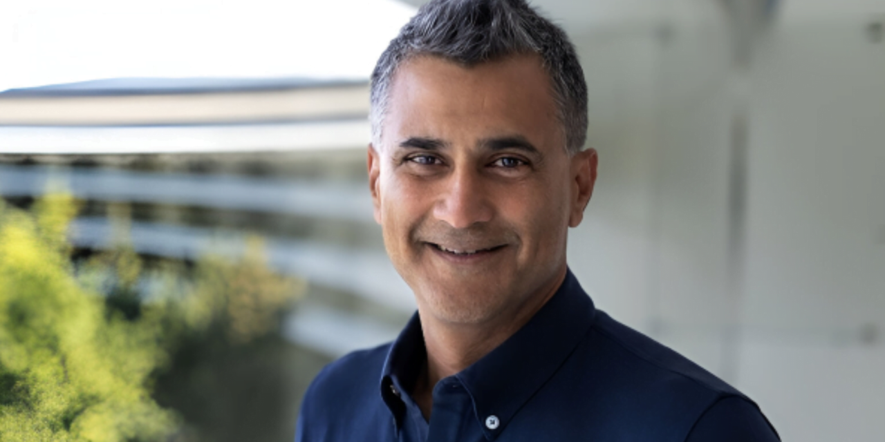 Apple anuncia Kevan Parekh como novo CFO para 2025