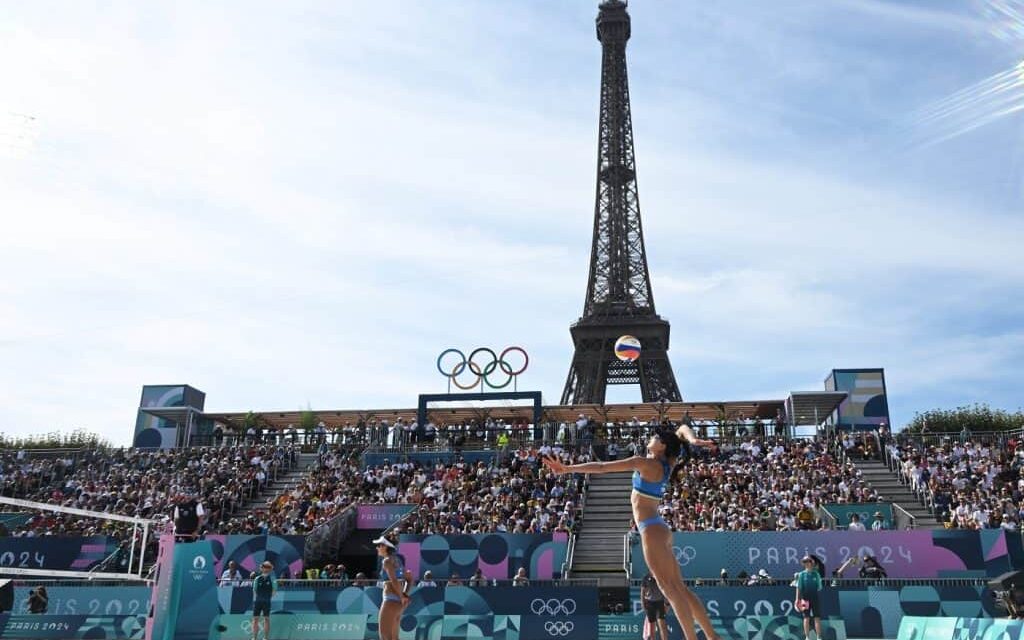 Olimpíadas 2024: onde assistir Duda e Ana Patrícia na final do vôlei de praia (09/08/24)