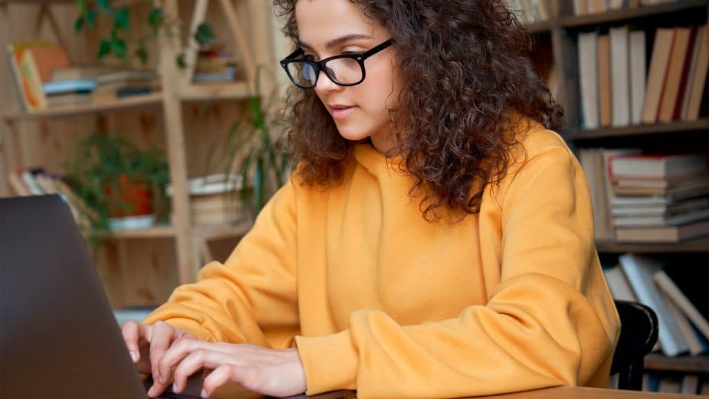 ONG oferece mais de 2 mil vagas em cursos de tecnologia