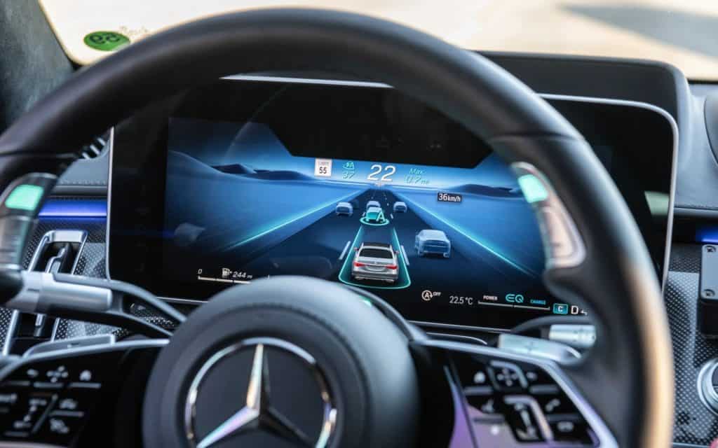 Mercedes-Benz com direção automática