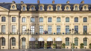 Hotel Ritz, símbolo da sofisticação parisiense, leiloa os seus “universos”