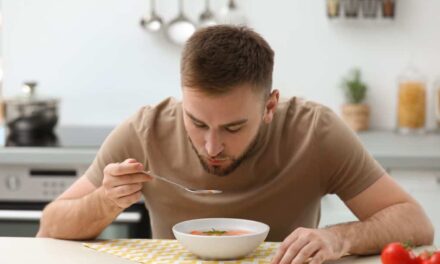 Assoprar comida quente realmente funciona?