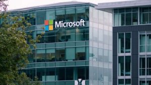 Microsoft “aprende” o custo da inteligência artificial: US$ 100 bilhões aos cofres da companhia