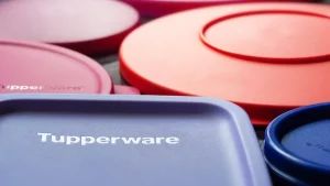 Com o “pote” recheado de dívidas, Tupperware é comprada por US$ 86,5 milhões