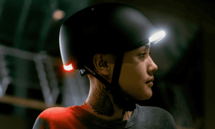 Capacete de bicicleta inovador tem iluminação 360º e detector de colisão