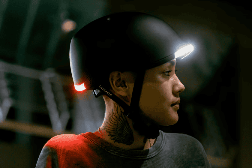 Capacete de bicicleta inovador tem iluminação 360º e detector de colisão