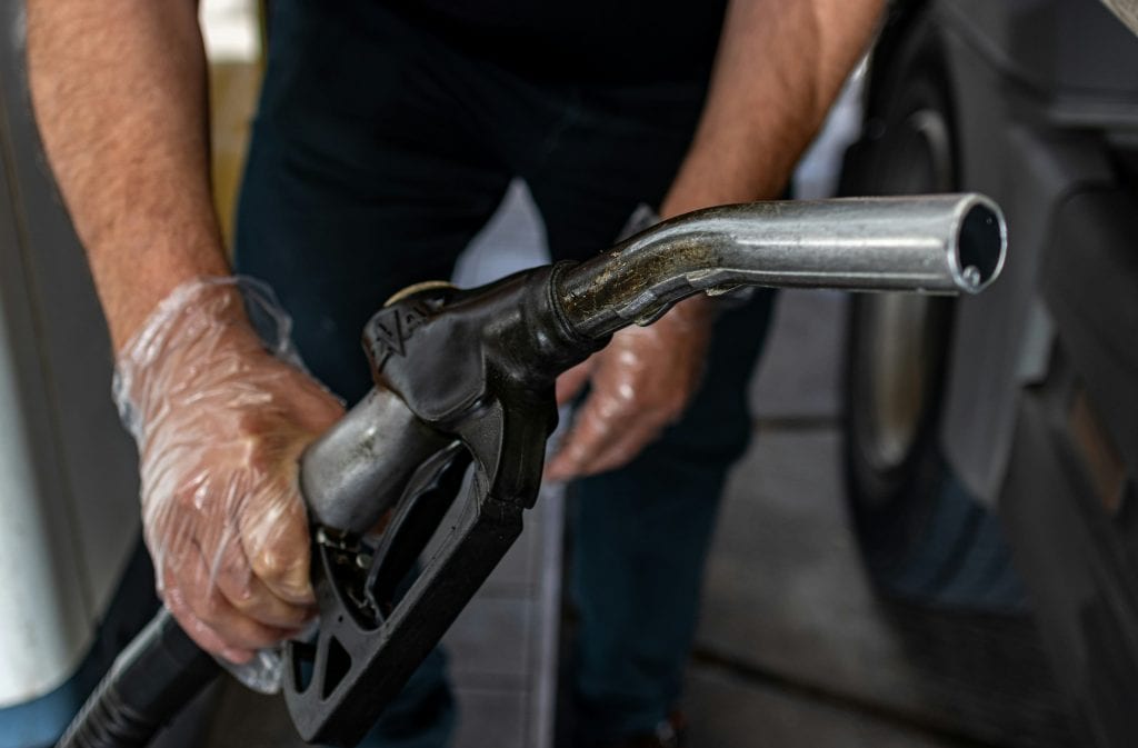 Bomba de gasolina via Marek Studzinski/Unsplash