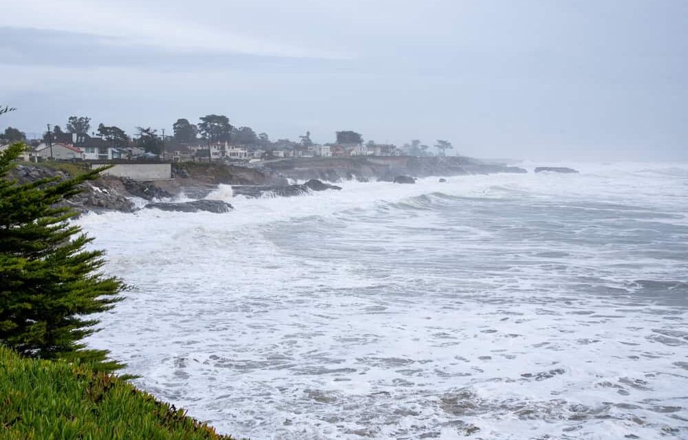 Qual é a diferença entre tsunami e onda de maré?