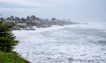 Qual é a diferença entre tsunami e onda de maré?