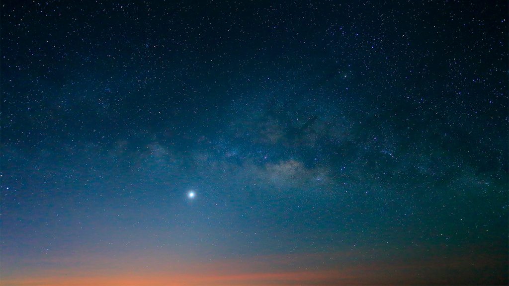 Por que existe uma estrela polar do norte, mas nenhuma do sul?